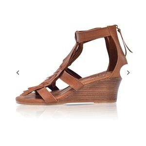 Elf Fly Away fringe sandals sz 9 lights brown leather wedge